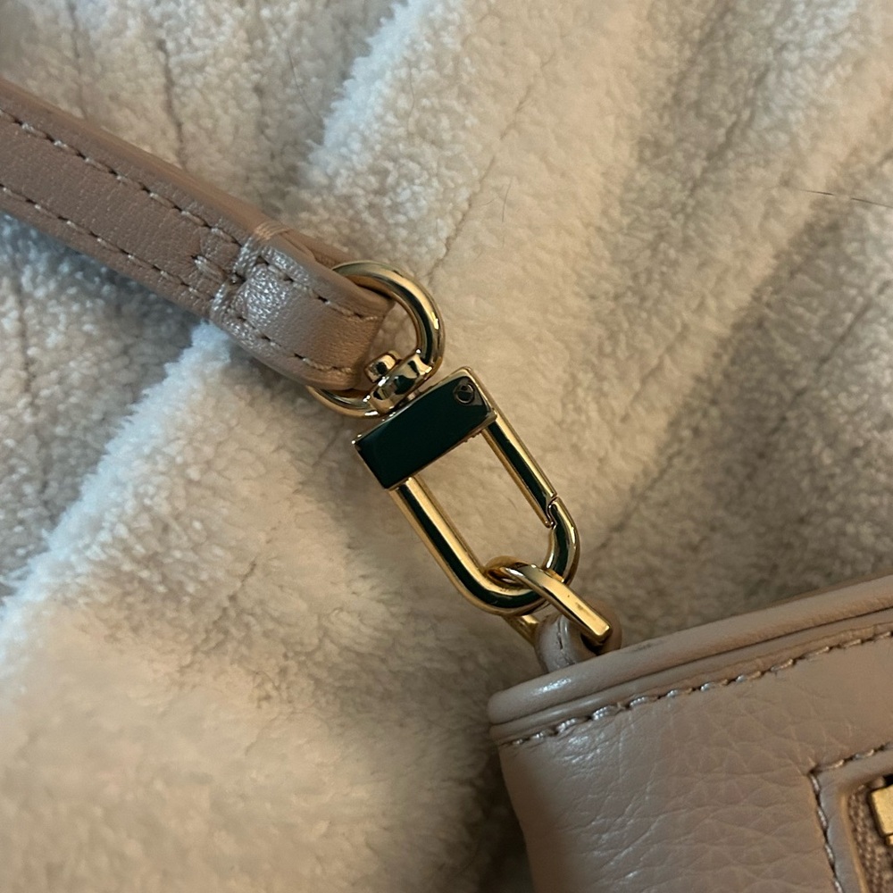 ••EUC Tory Burch Beige Smartphone Pebbled Leather Wallet Gold Tone Hardware - Picture 7 of 9